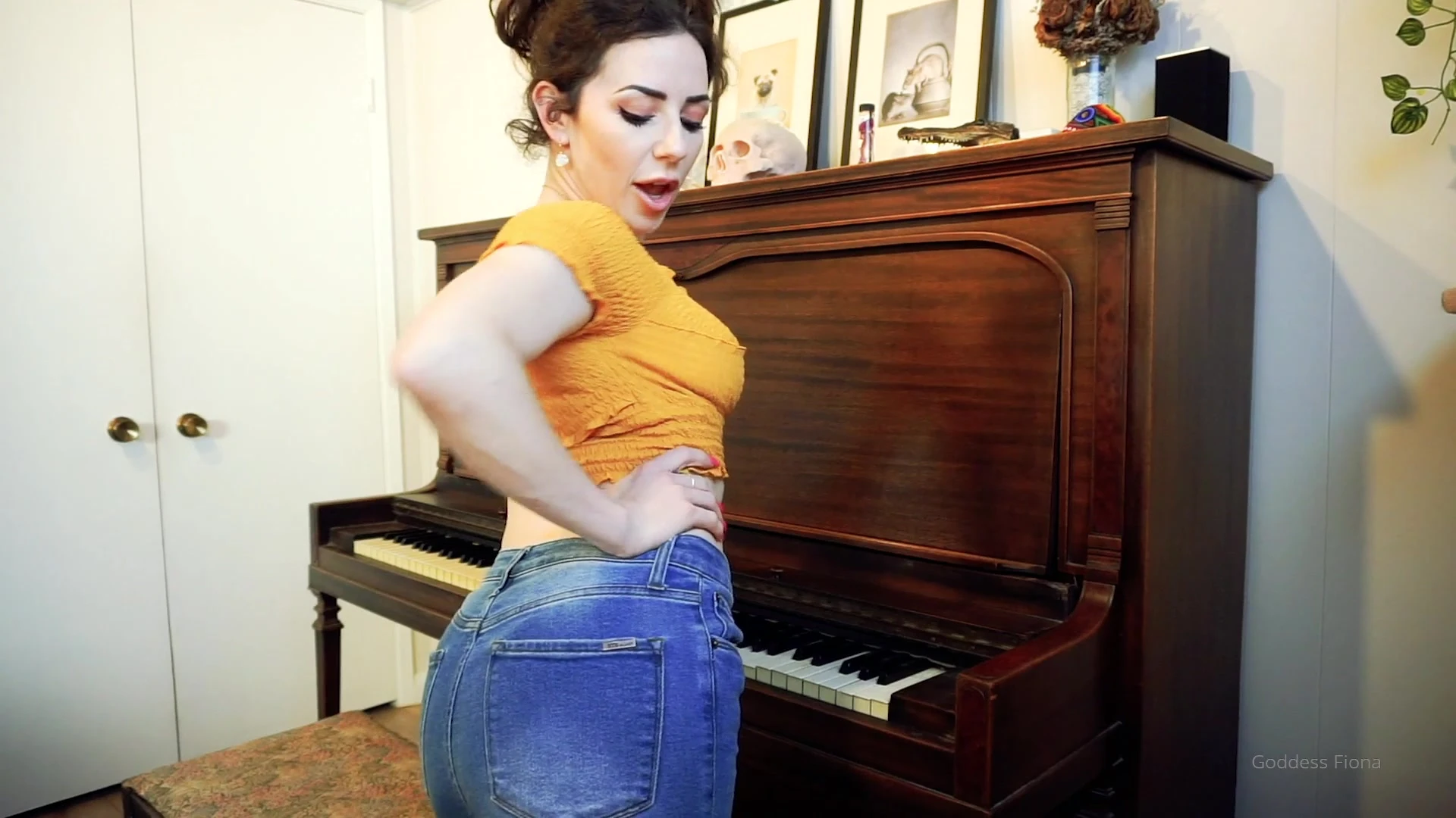 Thick Mama Fiona sexy Epic