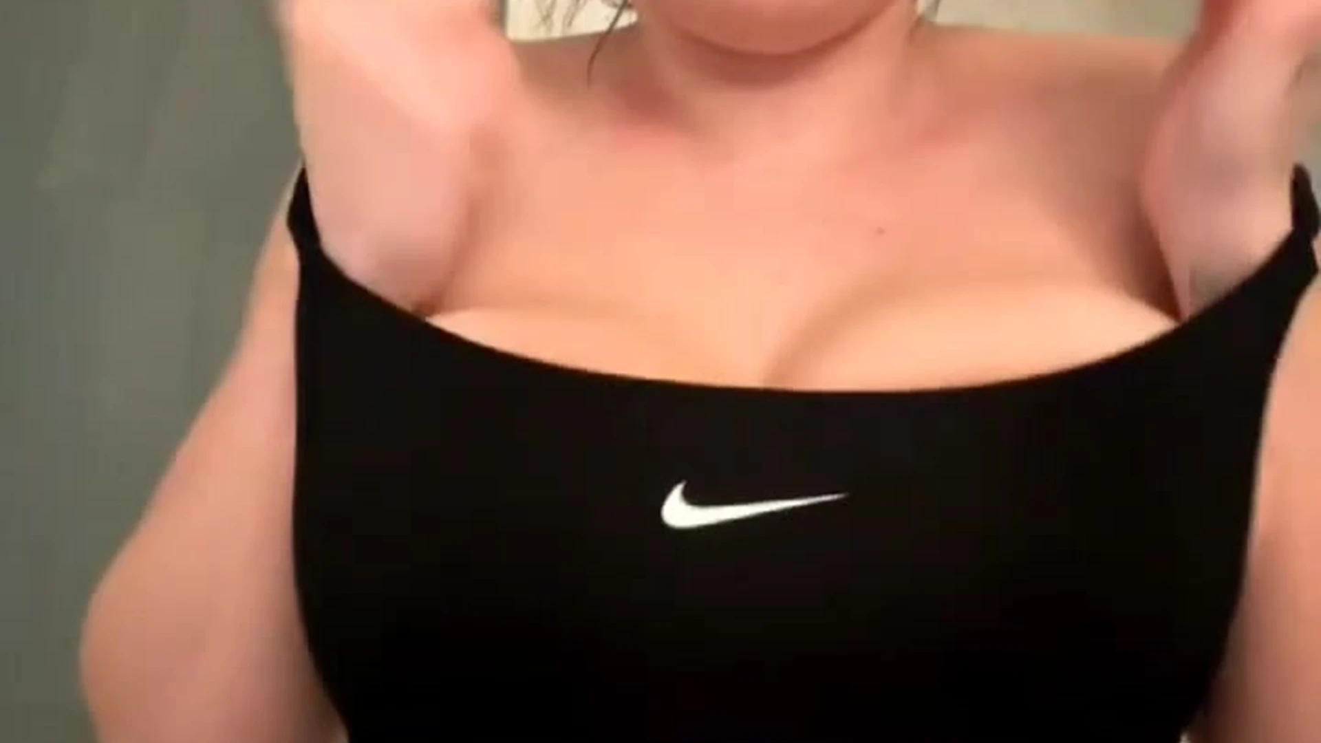 Lingerine Cristiana love boobs