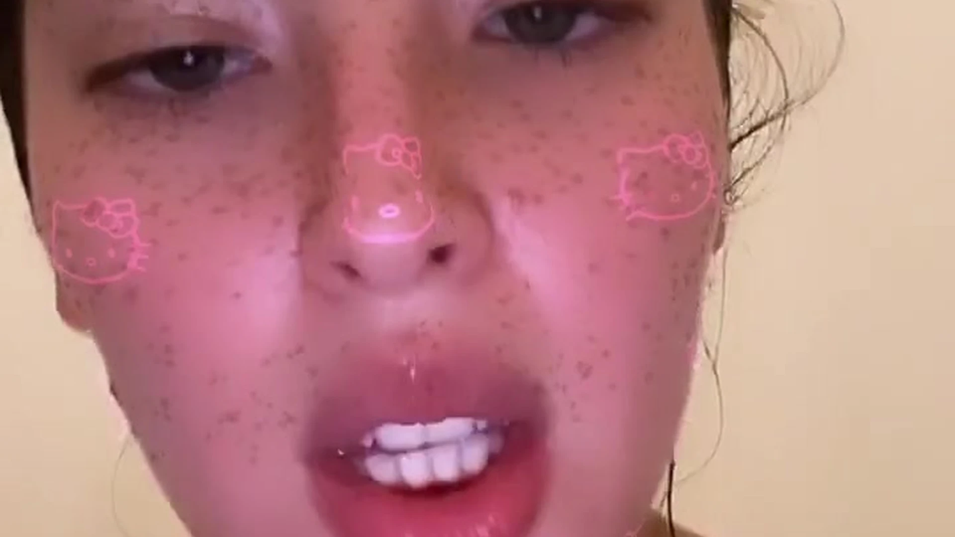 Sensational Curvy WoeAlexandra Leak exposed